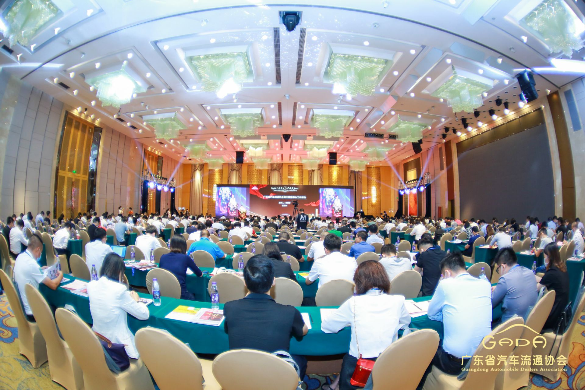 喜报丨亿德体育-亿德体育(中国)“包揽”省汽车流通行业颁奖礼53项大奖(图1)