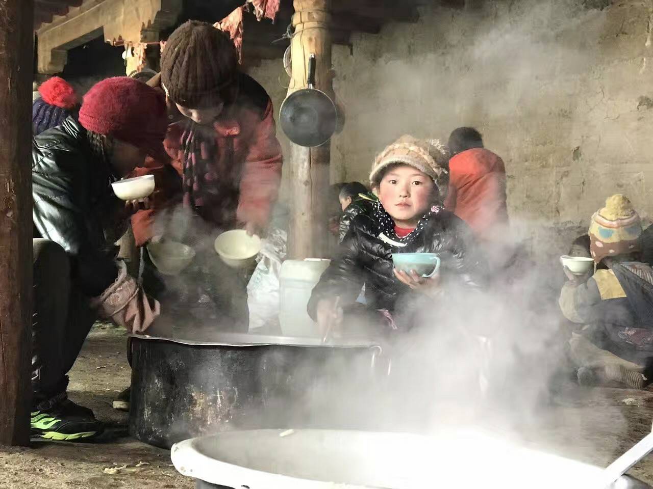 亿德体育-亿德体育(中国)公益回顾丨家国同欢月同圆 温暖满载甘孜州(图10)